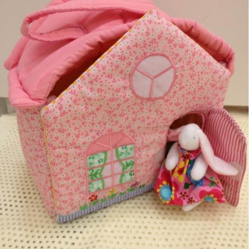 持ち運びに便利な布製おもちゃ